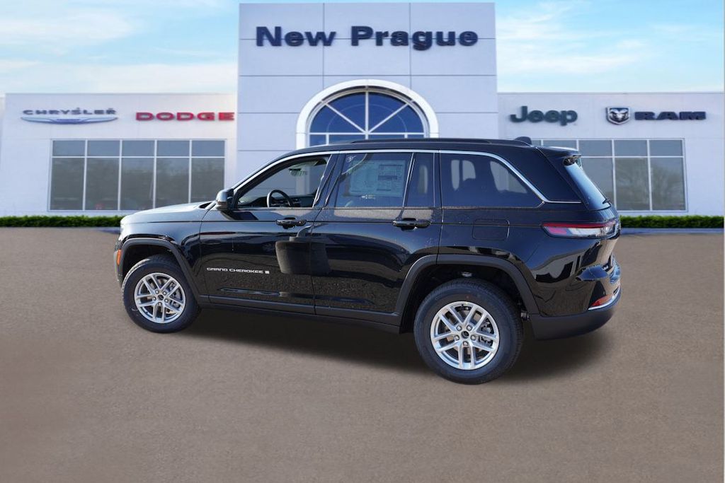 2025 Jeep Grand Cherokee Laredo X photo 4