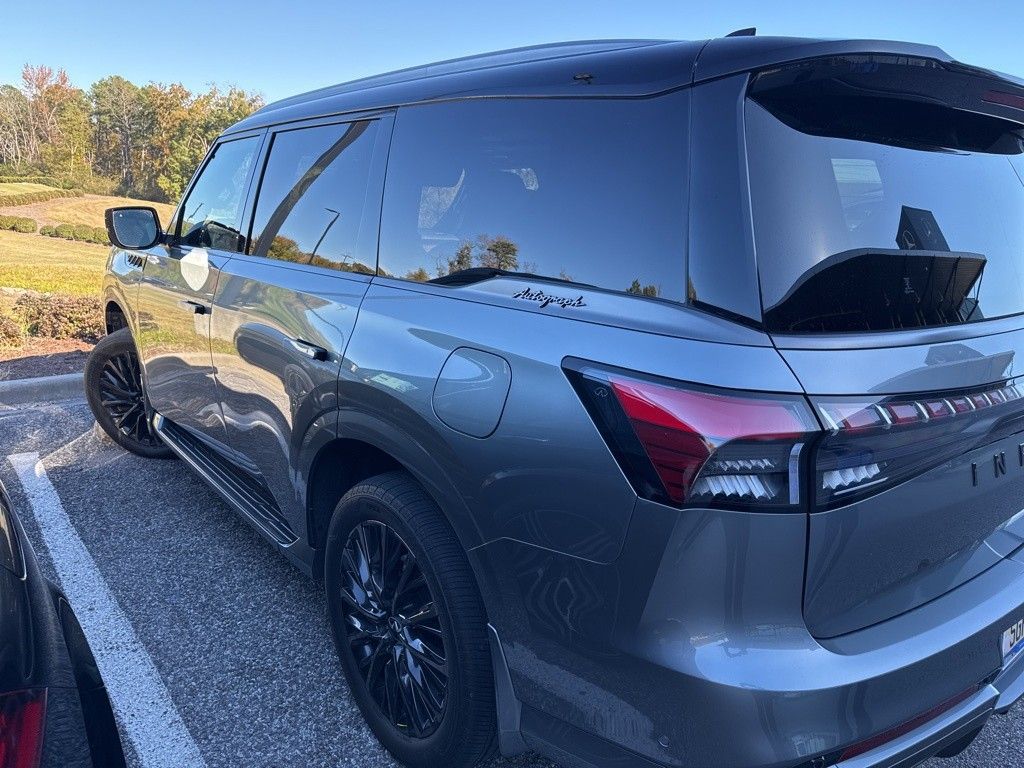 2025 Infiniti QX80 photo 2
