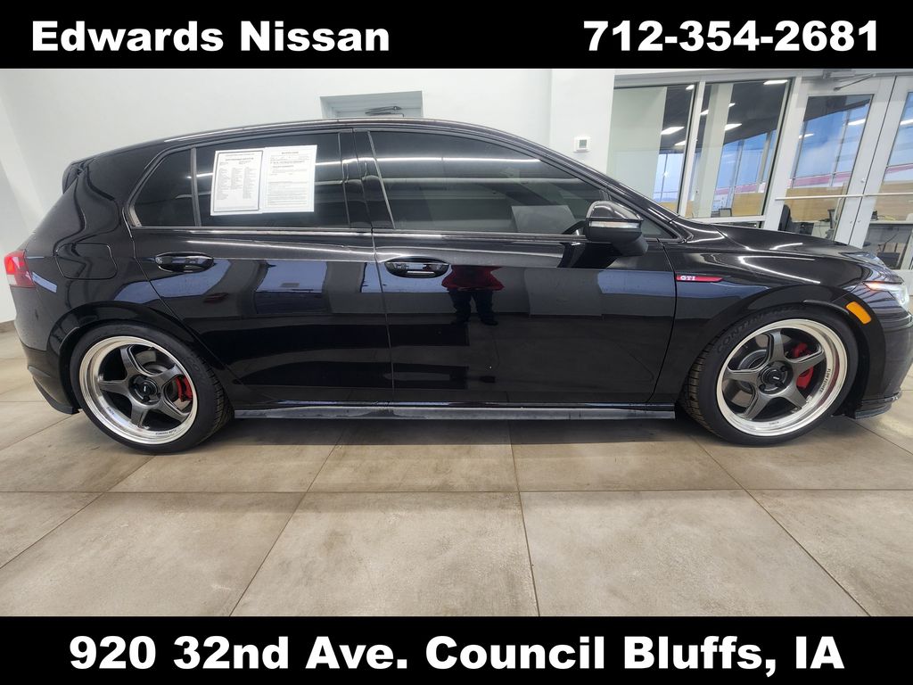 2024 Volkswagen Golf GTI SE's photo