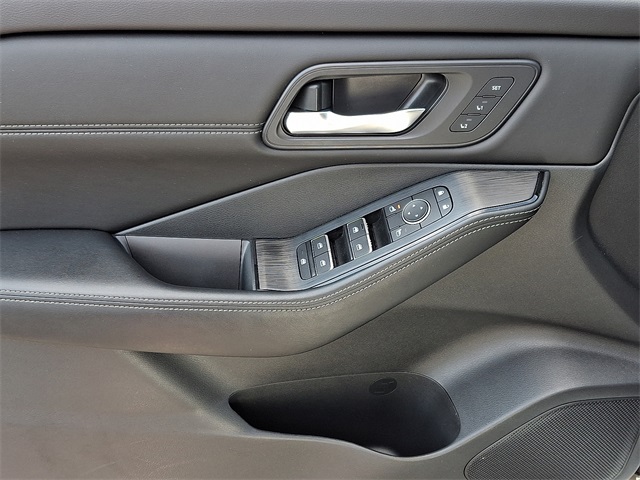 2024 Nissan Rogue SL photo 11