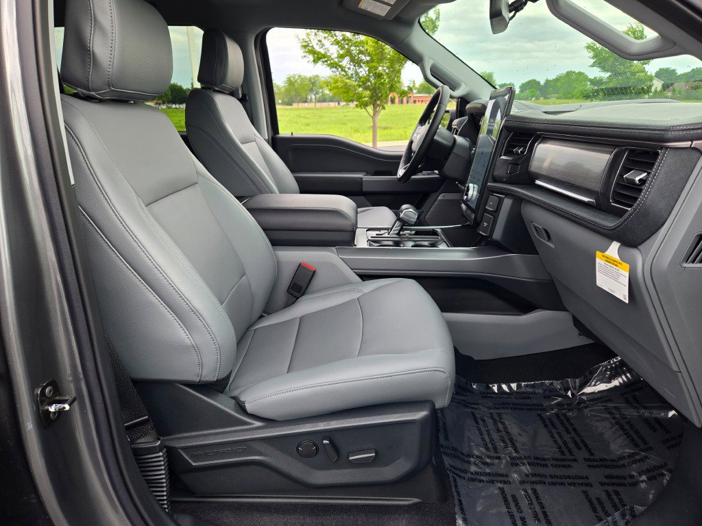 2025 Ford F-150 Lightning photo 22