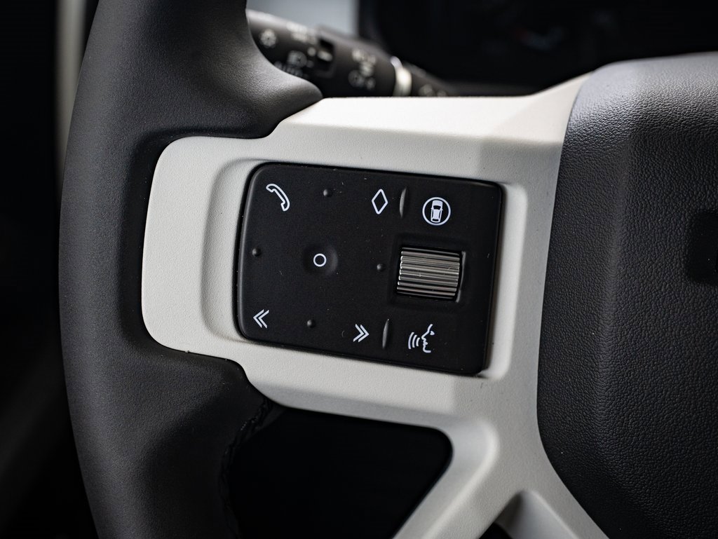 2025 Land Rover Defender 90 X-Dynamic SE photo 22