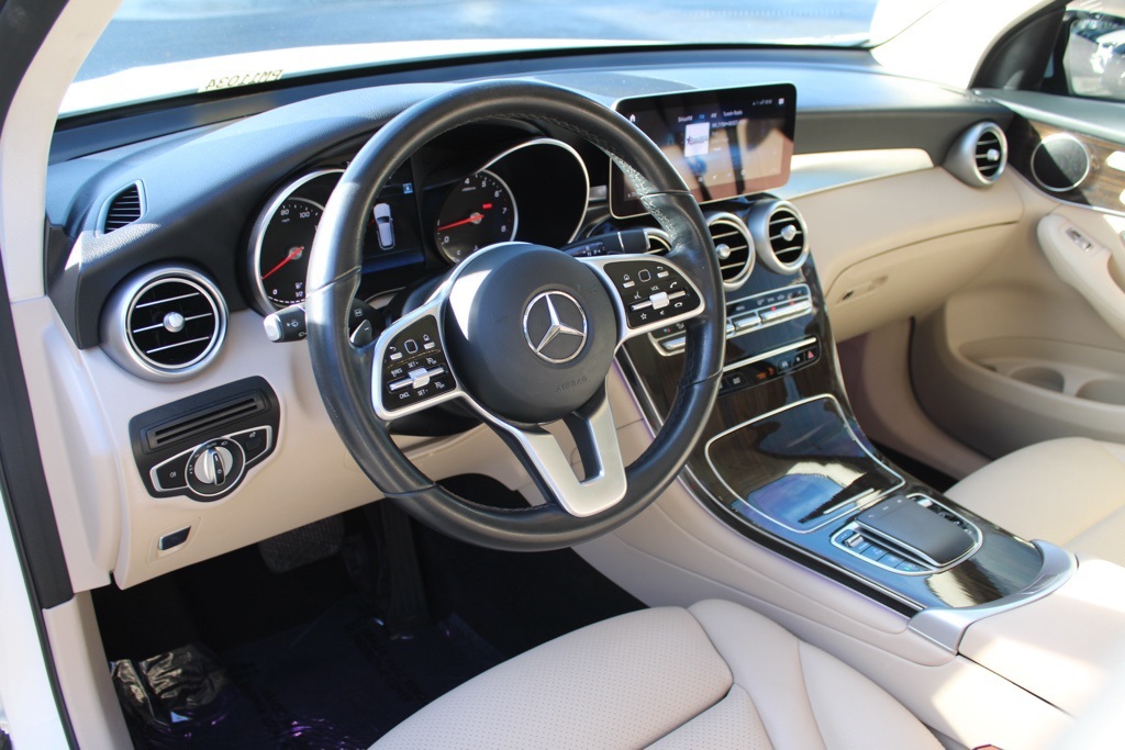 2022 Mercedes Benz GLC 300 photo 4