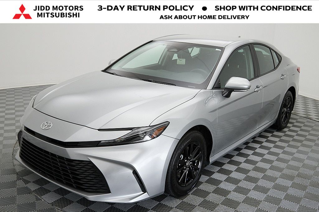 2025 Toyota Camry LE's photo