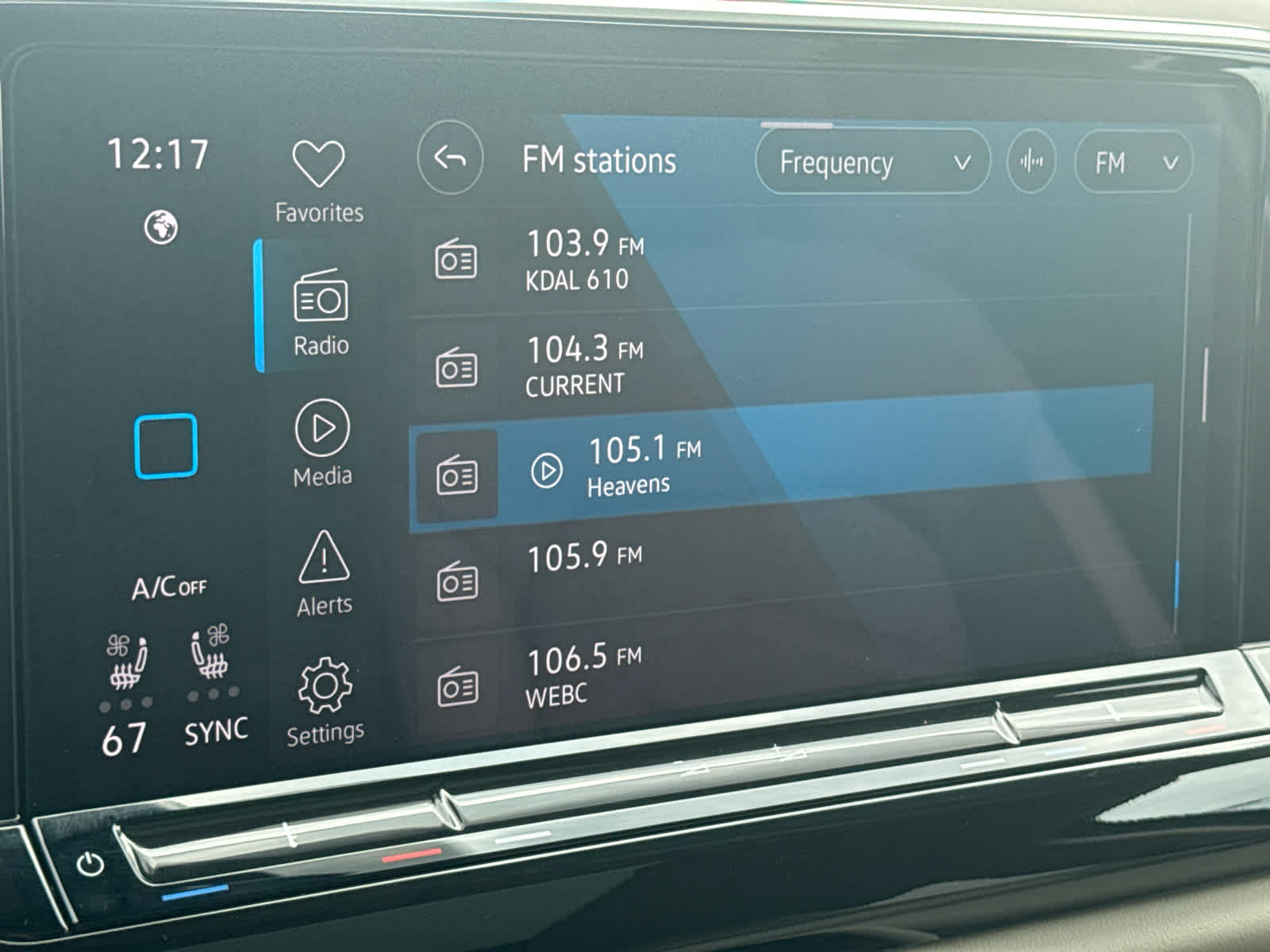 2025 Volkswagen Atlas SE Technology photo 33