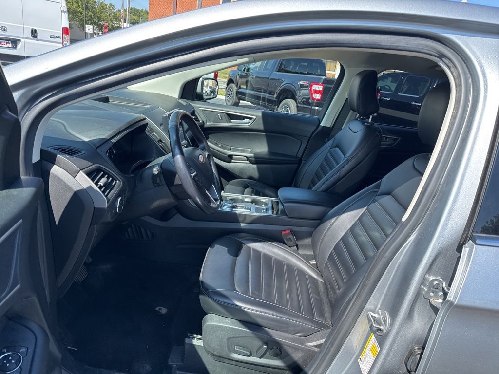 2022 Ford Edge SEL photo 9