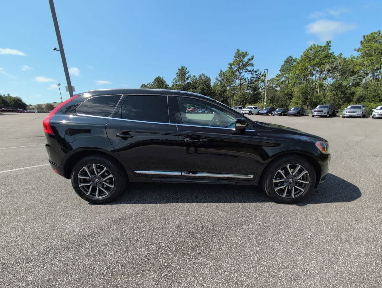 2017 Volvo XC60 Dynamic photo 9