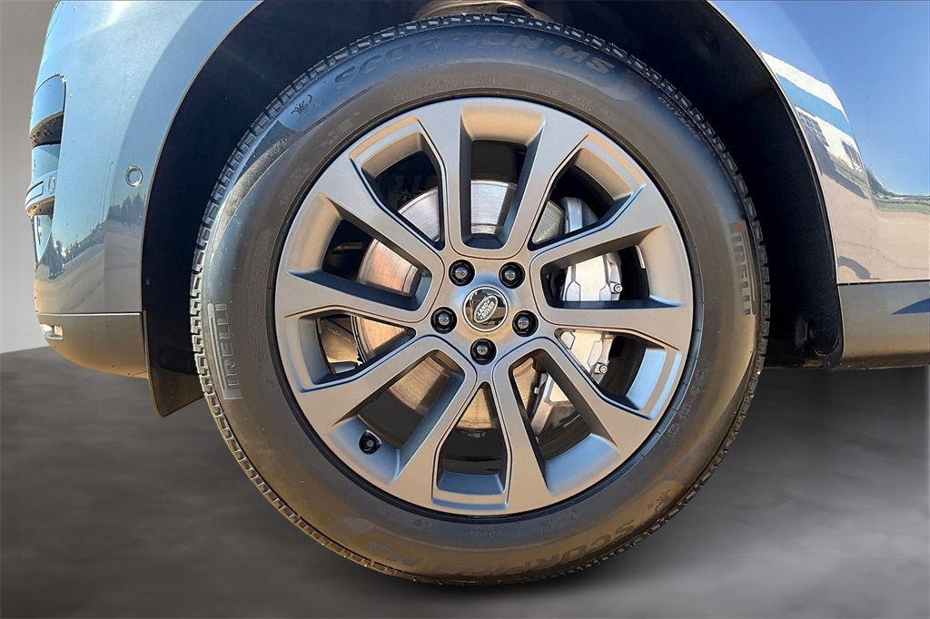 2025 Land Rover Range Rover Sport SE photo 8