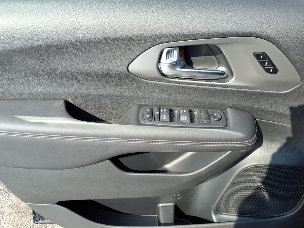 2026 Chrysler Pacifica photo 5