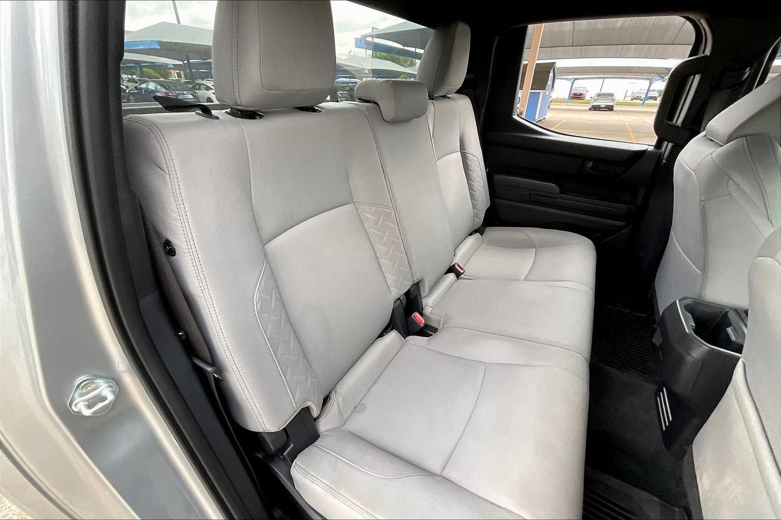 2024 Toyota Tacoma SR5 photo 18