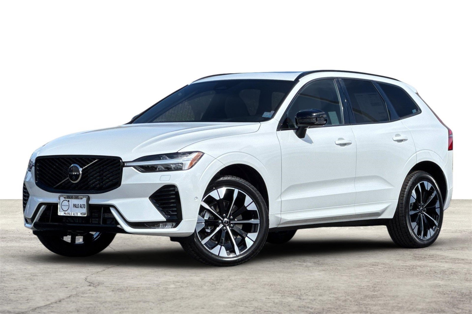 2026 Volvo XC60 Plus's photo