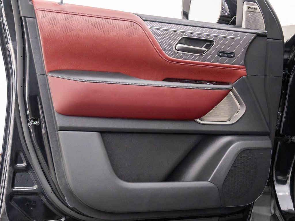 2026 Infiniti QX80 photo 12