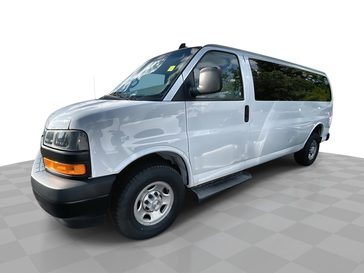 2022 Chevrolet Express Passenger LS's photo