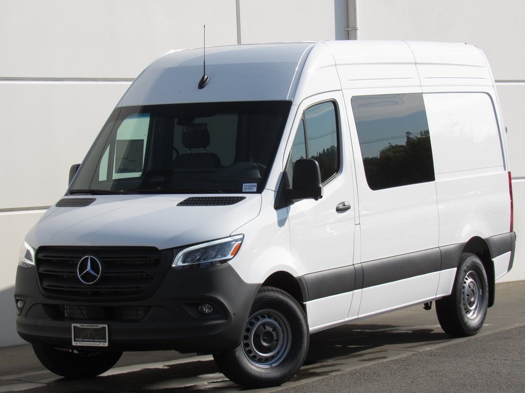 2026 Mercedes-Benz Sprinter Crew Van Base's photo