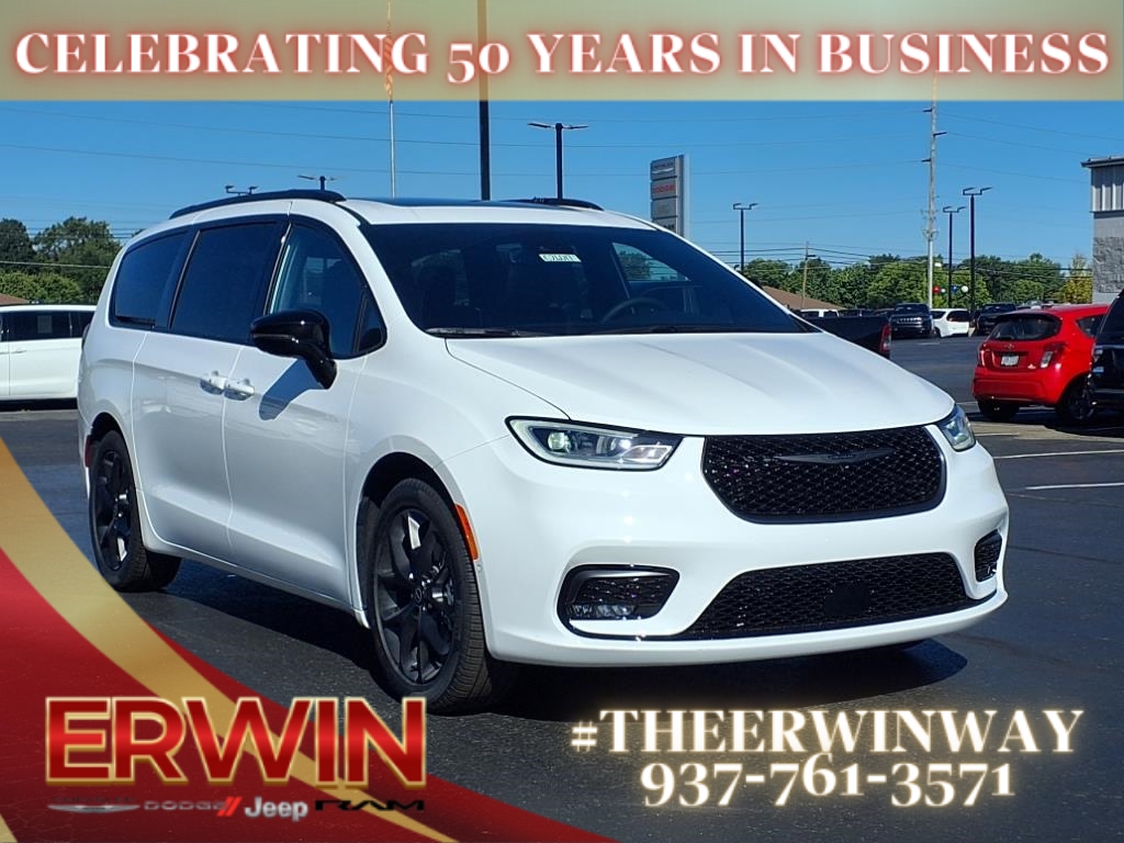 2026 Chrysler Pacifica Limited's photo