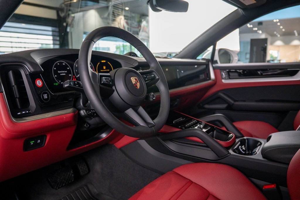 2025 Porsche Cayenne Coupe photo 12