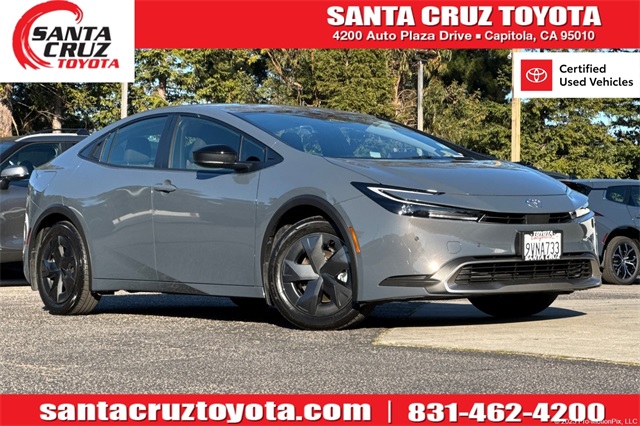 2026 Toyota Prius SE's photo