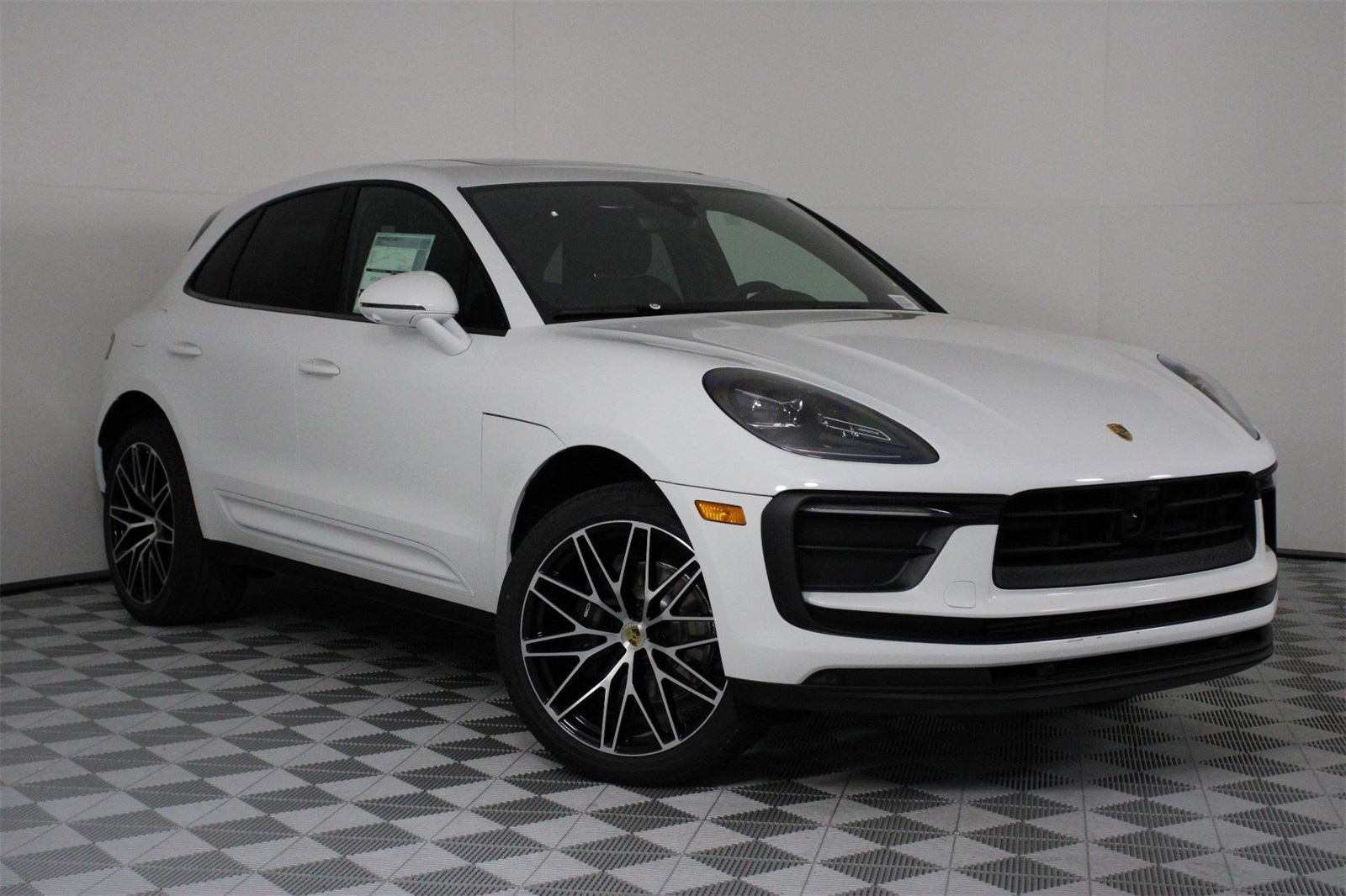 2025 Porsche Macan T photo 9