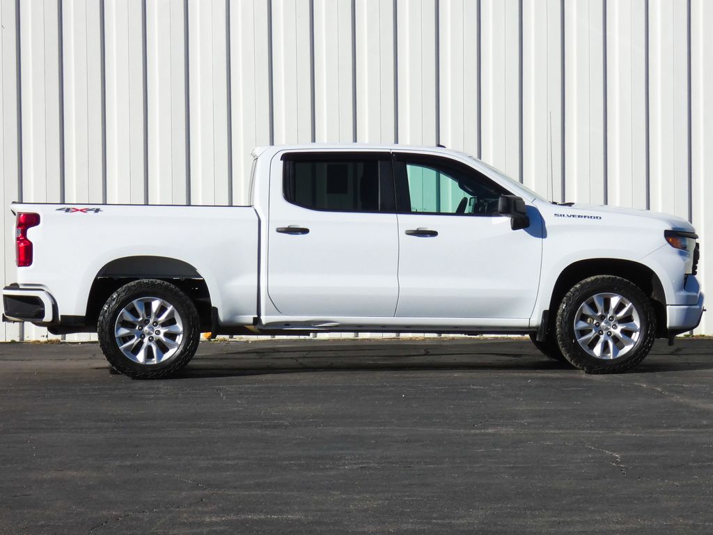 Used 2022 Chevrolet Silverado 1500 Custom with VIN 1GCPDBEK9NZ572048 for sale in Kansas City