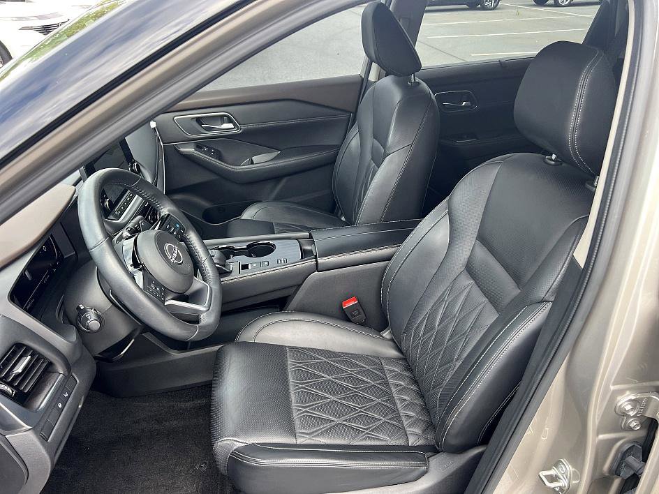 2022 Nissan Rogue Platinum photo 14