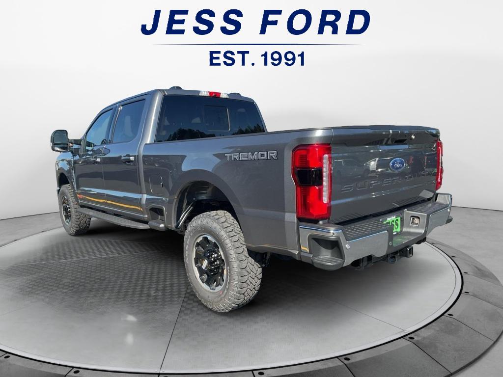 2025 Ford F-350 Lariat photo 3