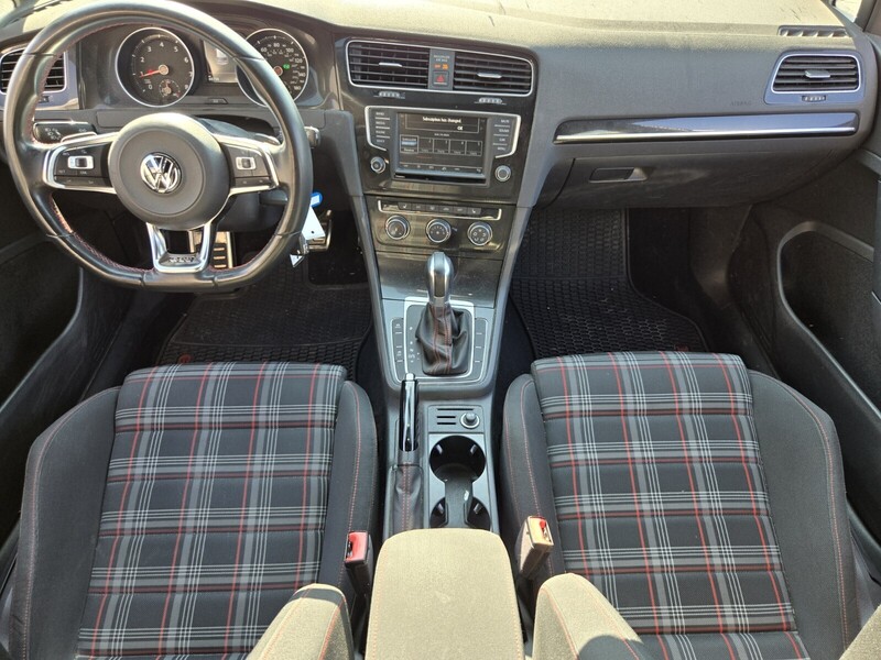 2017 Volkswagen Golf GTI S photo 11