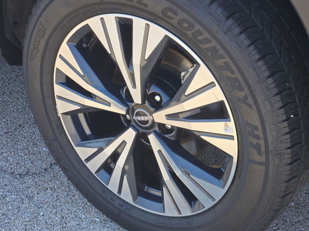 2023 Nissan Rogue SV photo 13