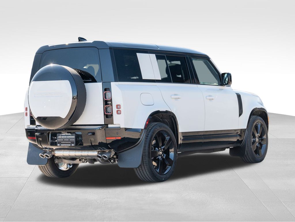 2025 Land Rover Defender 110 V8 photo 3