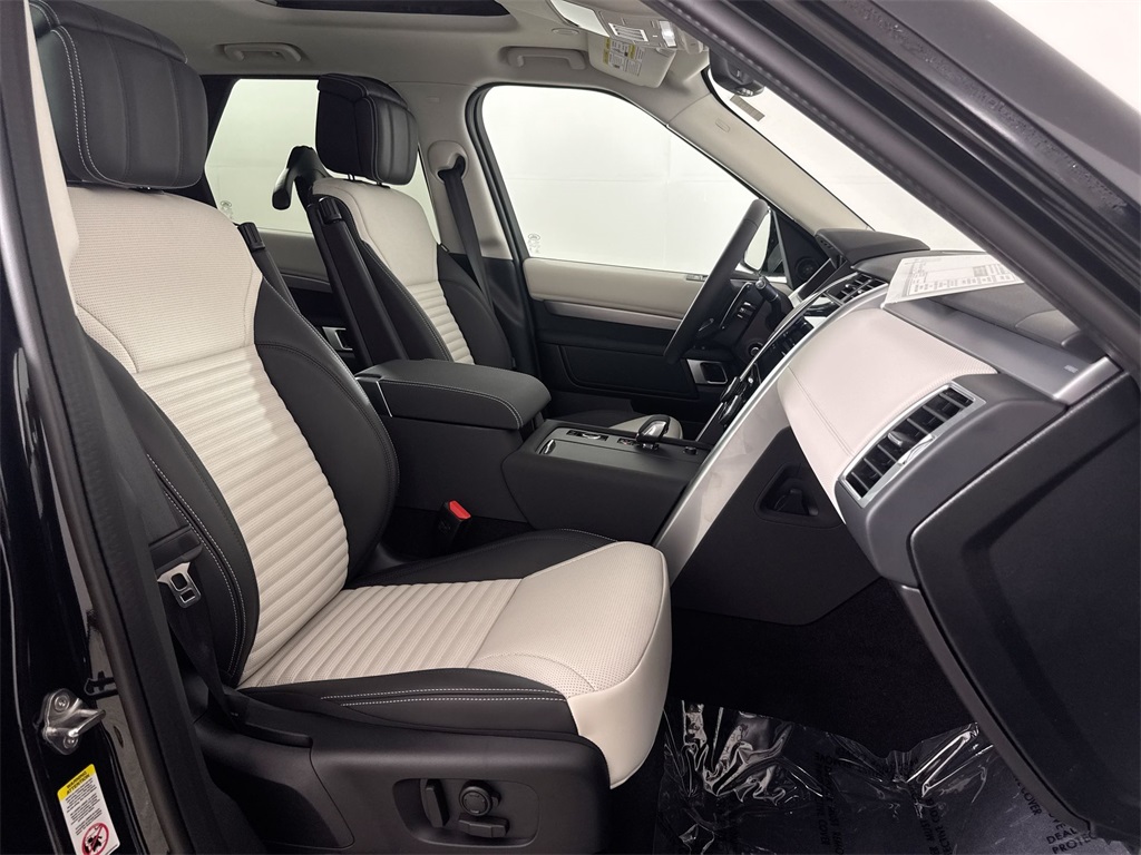 2025 Land Rover Discovery SE photo 22