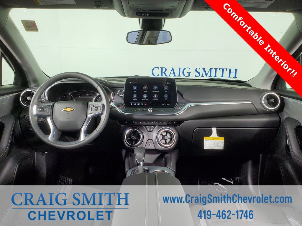 2025 Chevrolet Blazer 2LT photo 2