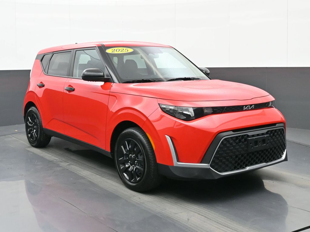 2025 Kia Soul LX's photo