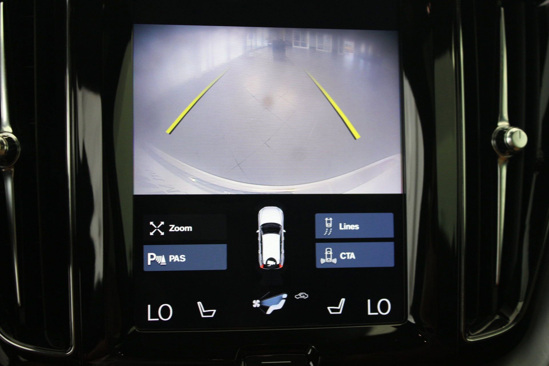 2020 Volvo XC60 T5 Momentum photo 22