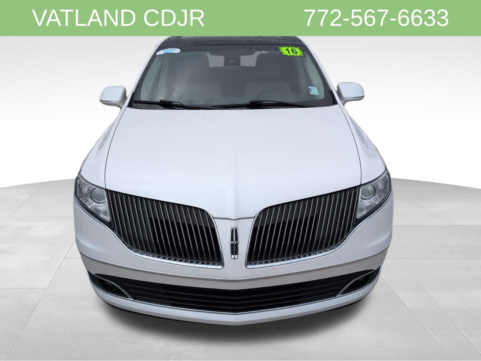 2016 Lincoln MKT EcoBoost photo 2