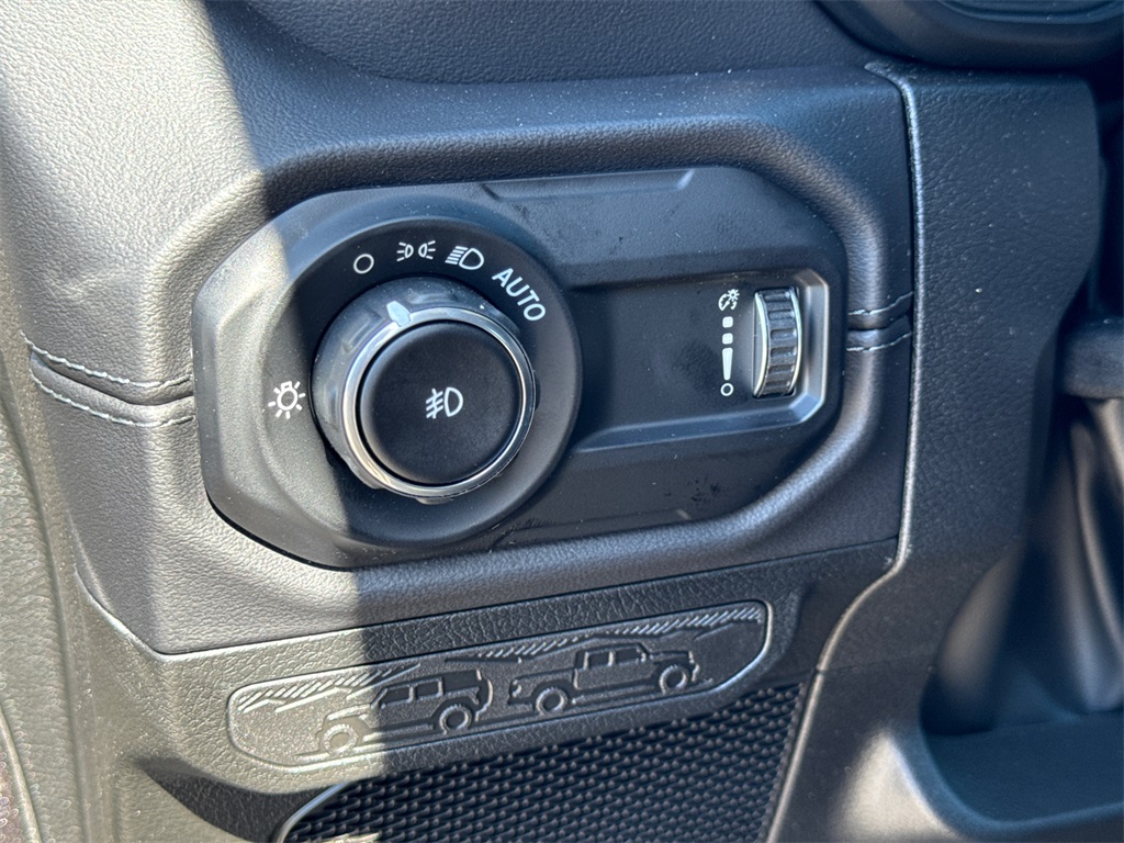 2025 Jeep Wrangler Sahara photo 26