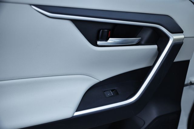 2021 Toyota RAV4 XLE Premium photo 22