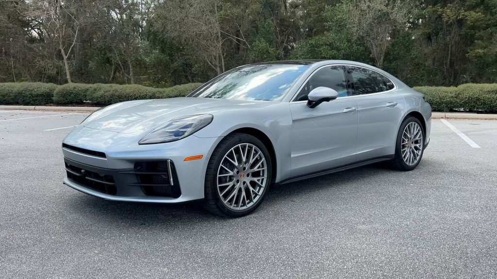 2025 Porsche Panamera 4 photo 4
