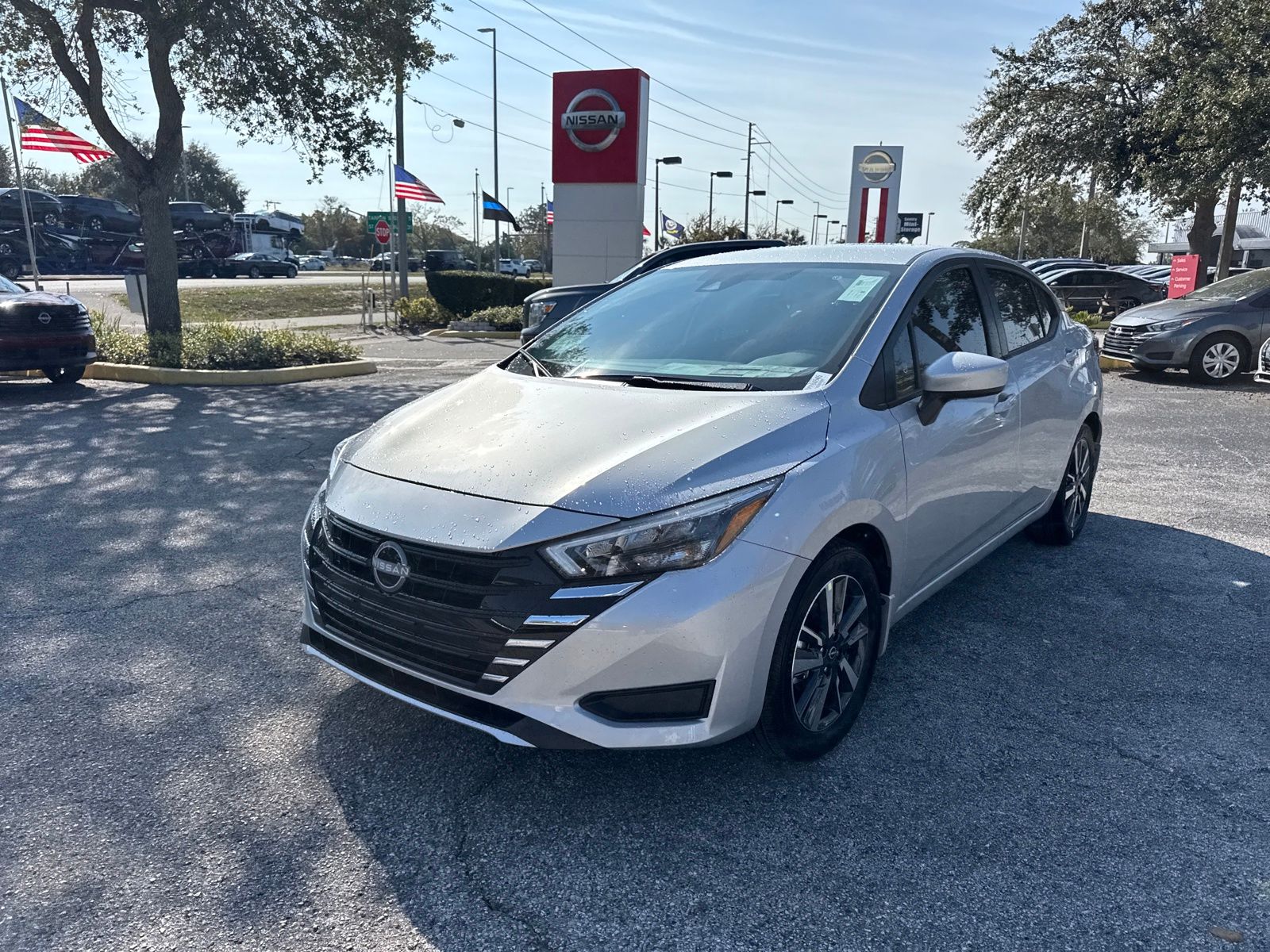 2025 Nissan Versa 1.6 SV photo 2