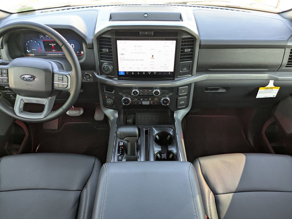 2025 Ford F-150 XLT photo 17