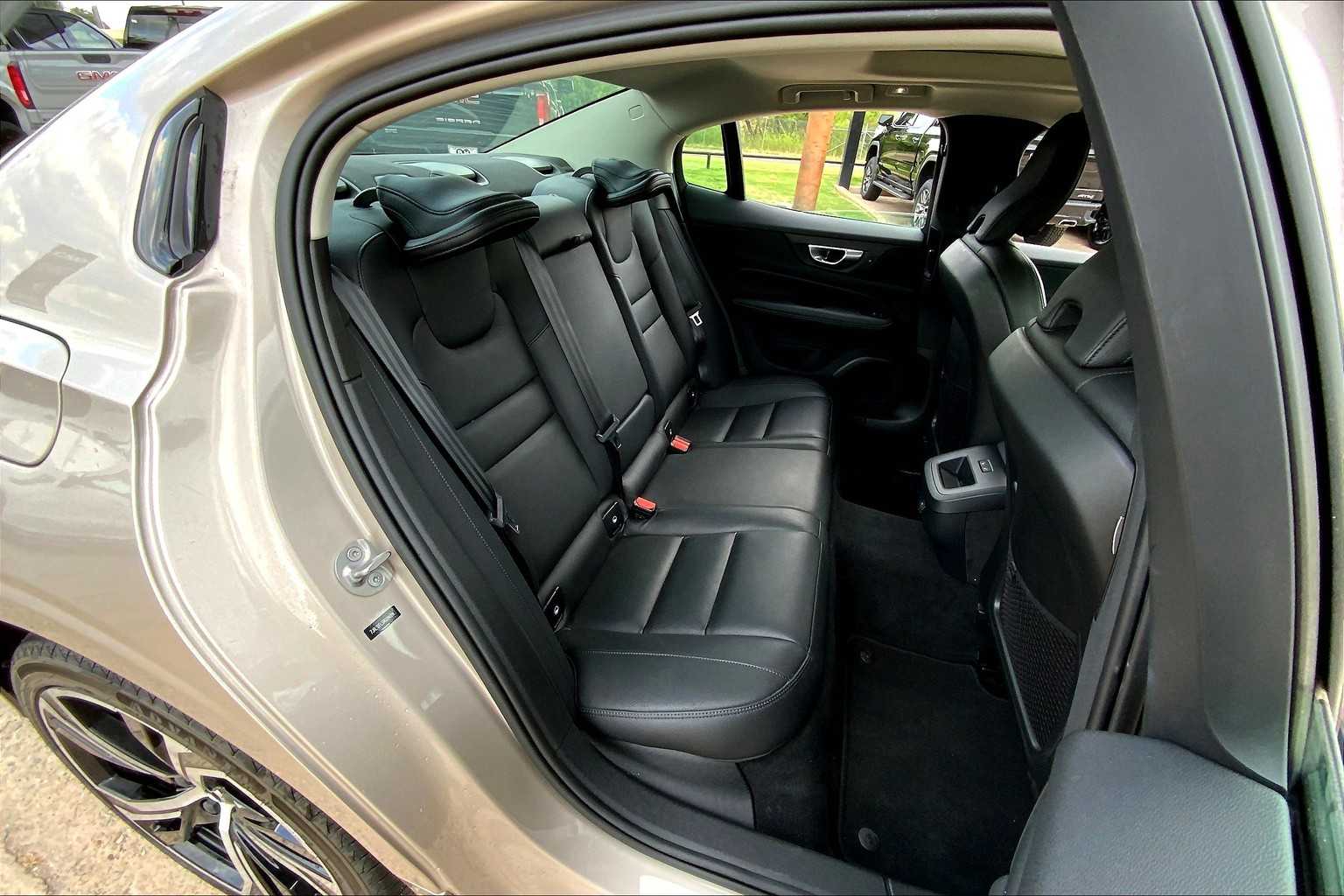 2024 Volvo S60 Plus photo 19