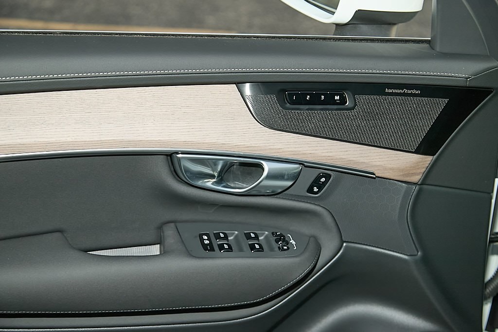 2026 VOLVO XC90 - Image 10