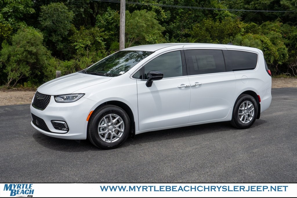 2026 Chrysler Pacifica photo 2