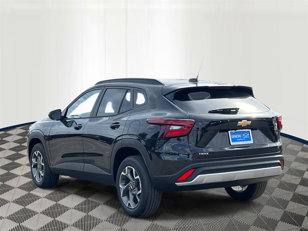2025 Chevrolet Trax LT photo 2