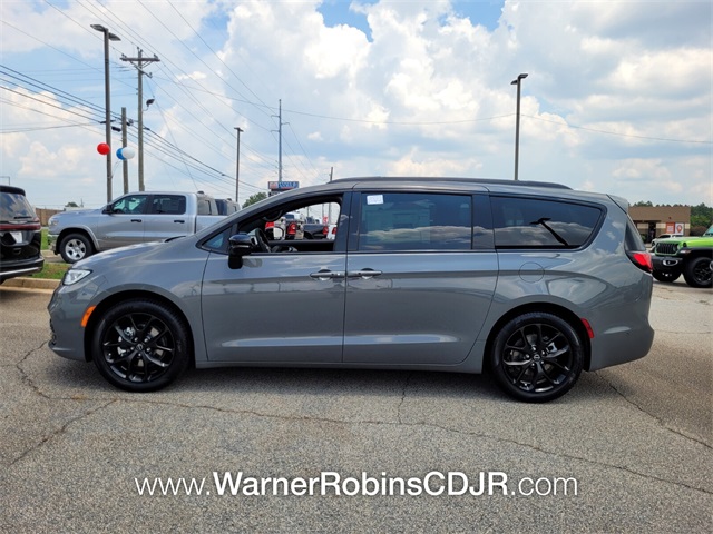 2025 Chrysler Pacifica Limited photo 4