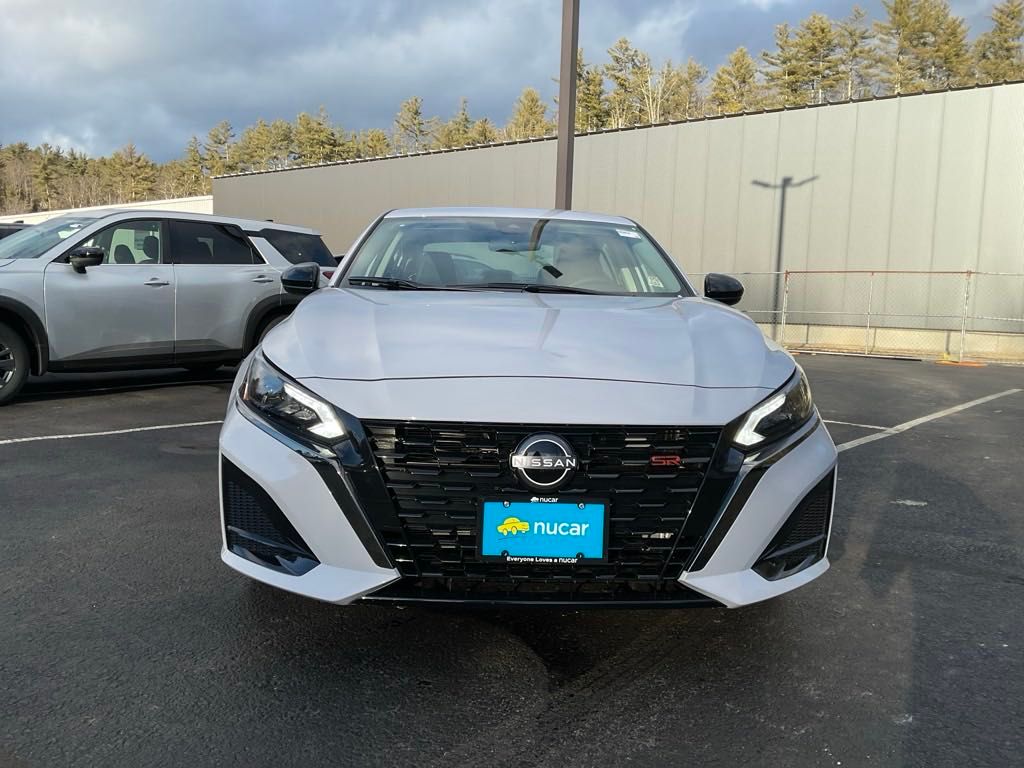 2025 Nissan Altima 2.5 SR photo 2