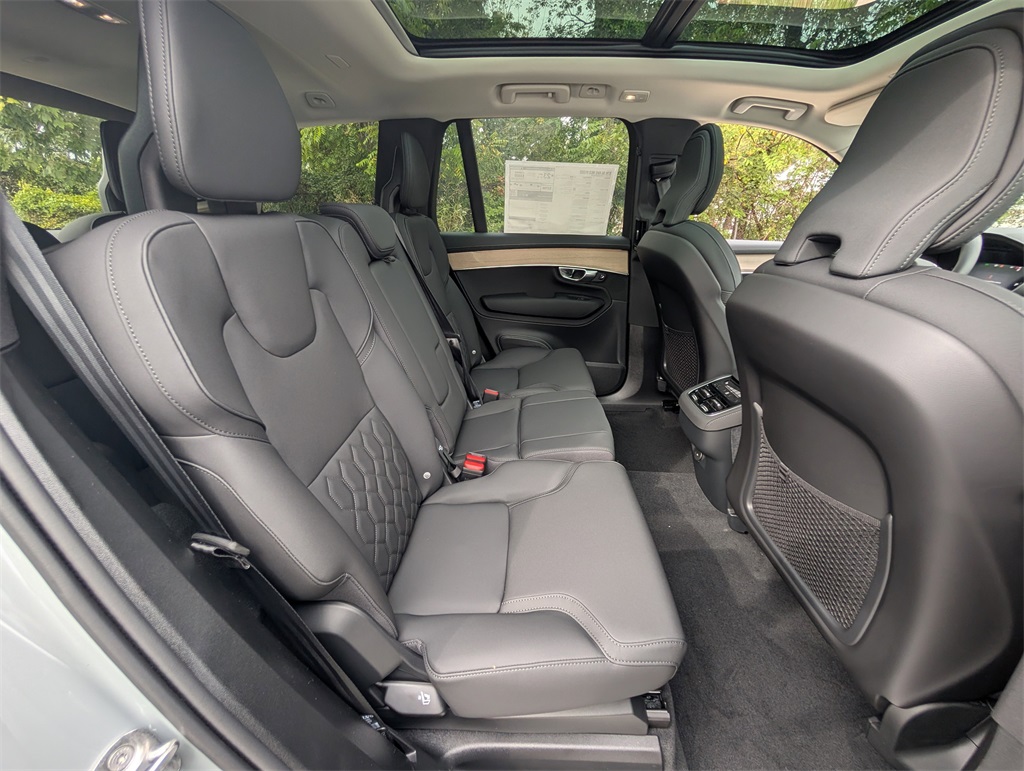 2026 Volvo XC90 AWD Plus photo 4