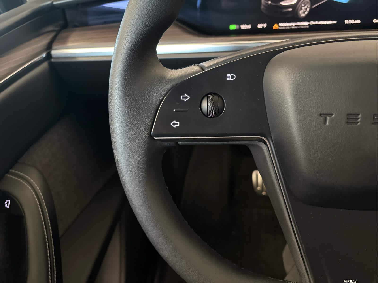 2023 Tesla Model X photo 16
