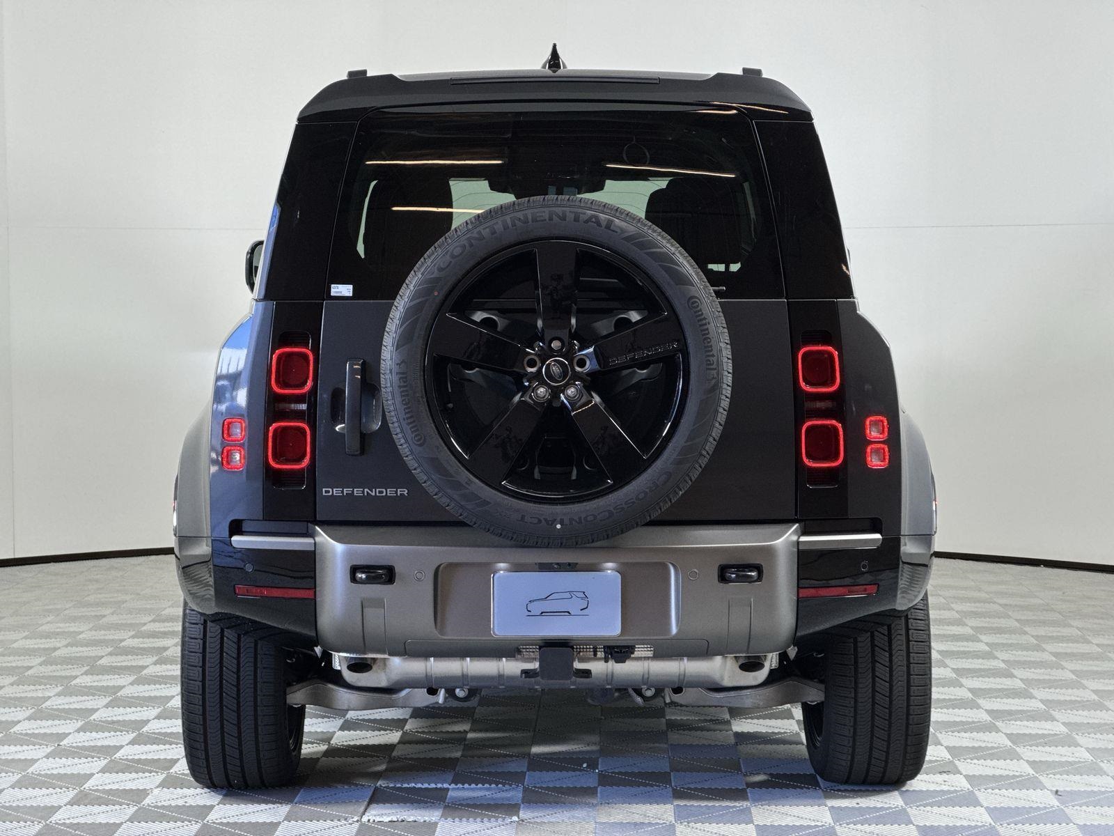 2025 Land Rover Defender 110 X-Dynamic SE photo 4