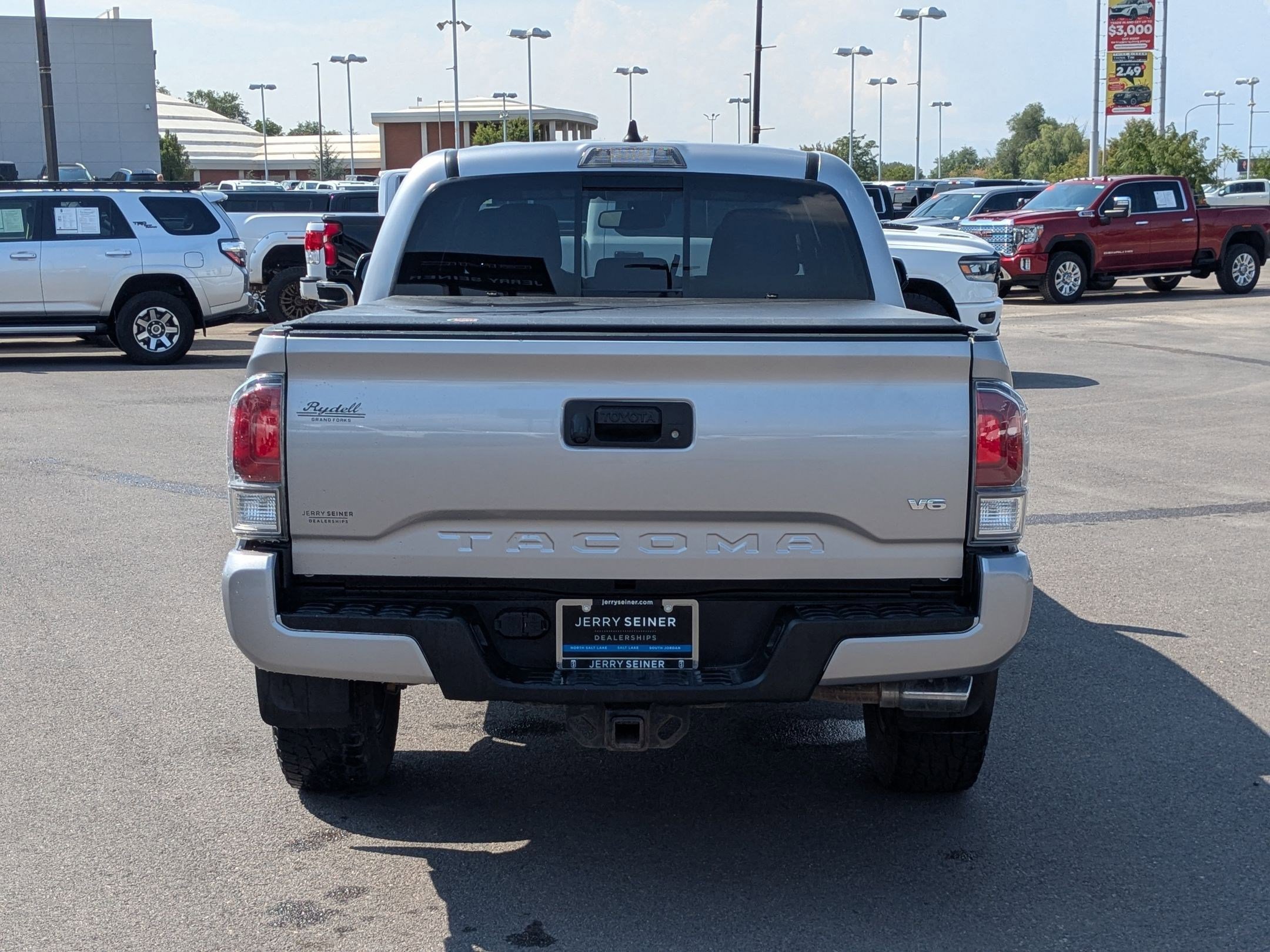 2020 Toyota Tacoma TRD Sport photo 4