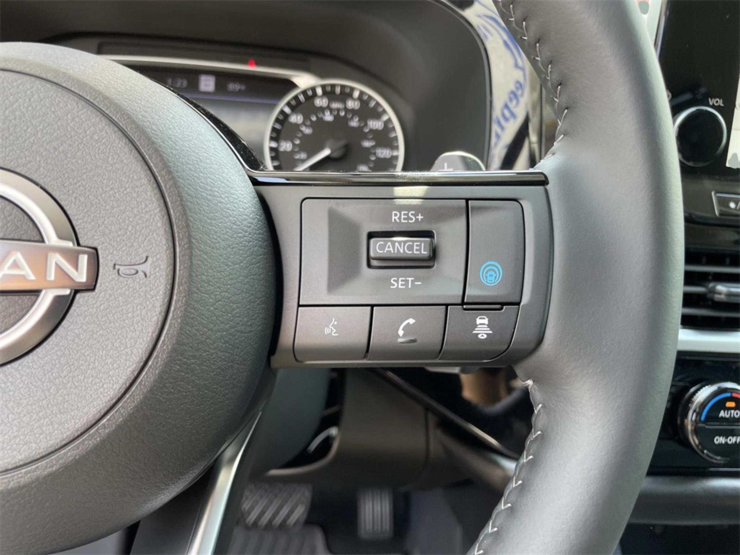2025 Nissan Pathfinder SL photo 13