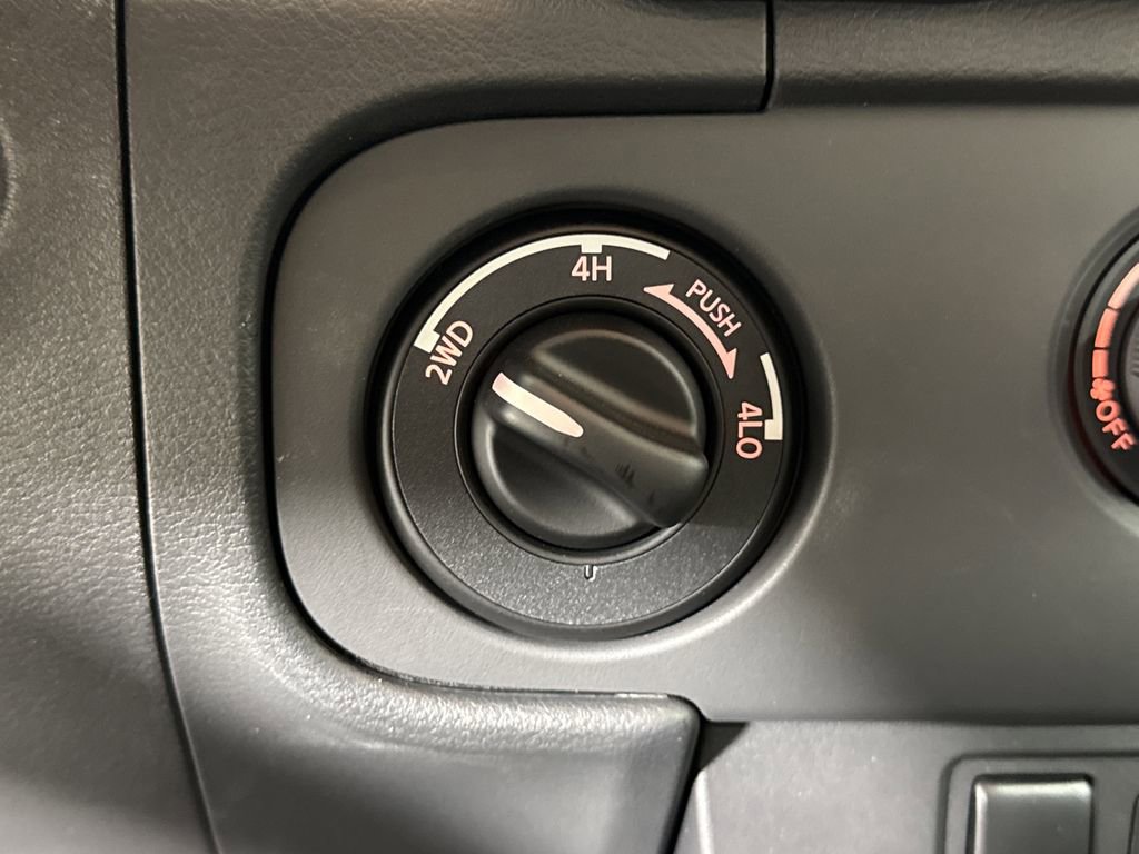 2025 Nissan Frontier SV photo 28